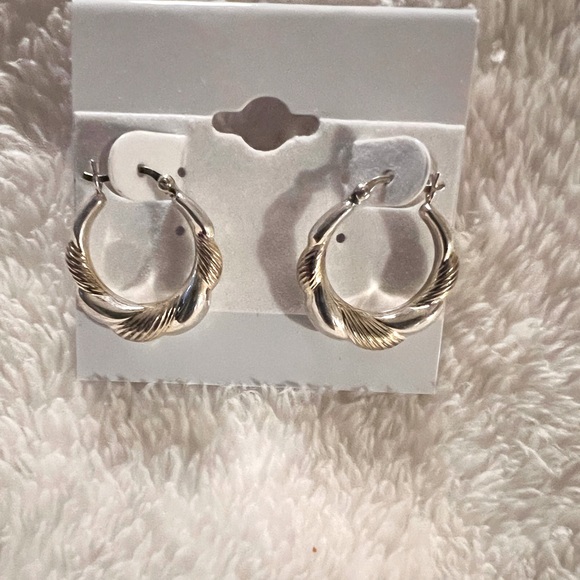 .925 Sterling & Gold Vermeil Two Tone Hoop Earrings - Picture 4 of 5